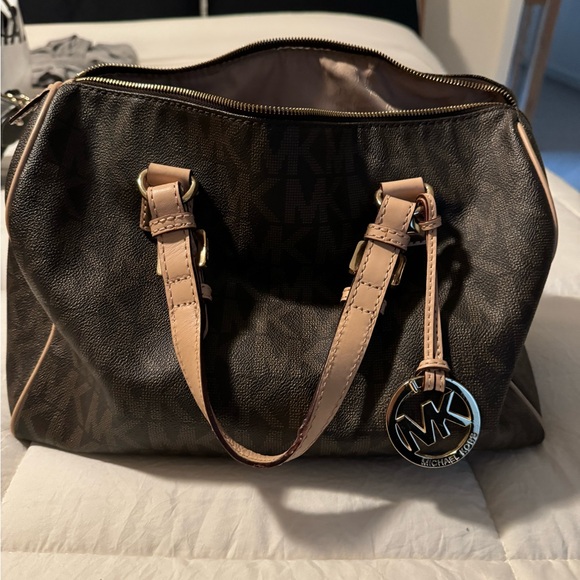 MICHAEL KORS BROWN GRAYSON SIGNATURE LOGO BAG WITH GOLD HARDWARE - Picture 1 of 6